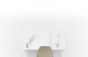 A simple and artful white desk